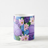 Träumen, Lila Katze schlafen in Blume Kaffeetasse (Mittel)