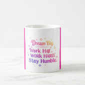 Träumen Sie groß. Arbeiten Sie hart. Bleibe Humble Kaffeetasse (Mittel)