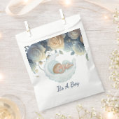 Träumender Babyjunge Mond und Blumen Geschenktütchen (Ausgeschnitten)