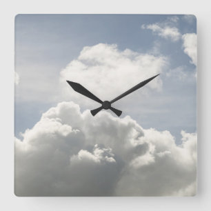Träumerische karibische Wolken 10 Quadratische Wanduhr