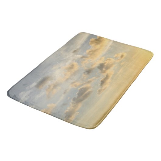 Träumerische karibische Wolken 4 Badematte (Schrägansicht)