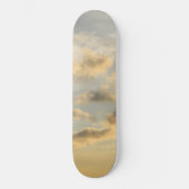 Träumerische karibische Wolken 4 Skateboard (Vorderseite)