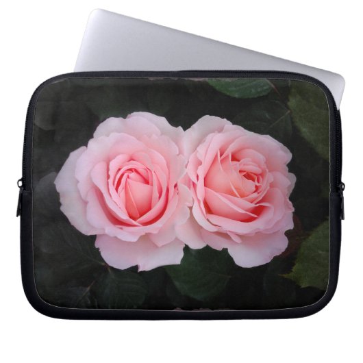 Träumerische Rosen-Neopren-Laptop-Hülsen Laptopschutzhülle (Vorderseite)