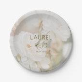 Traumfoto von Weißen Rosen Hochzeitspaar Namen Pappteller (Vorderseite)