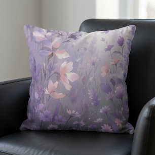 Traumhafte lila Wildblumenwiese Wasserfarbe Kissen