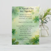 Traumhafte Shamrocks St. Patrick's Day Einladung (Stehend Vorderseite)