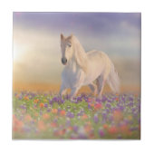 Traumpferd durch das Feld rosa Blume Fliese (Vorderseite)