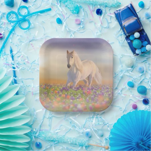 Traumpferd durchquert die Wiese der rosa Blume Pappteller (Party)