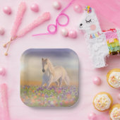 Traumpferd durchquert die Wiese der rosa Blume Pappteller (Party)