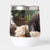 **"Träumskorb: Ein Baby Hippo's Cosy Nickerchen"** (Rechts)