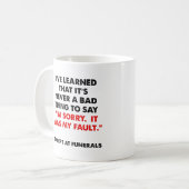 Traurig an der Begräbnis-lustigen Tasse (Vorderseite Links)