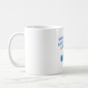 Trauriger Delphin in Flaschen gefangen, den Ozean  Kaffeetasse
