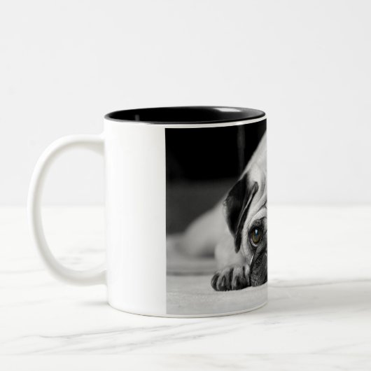 Trauriger Mops Zweifarbige Tasse (Links)