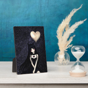 Trauriges Anime-Mädchen unter dem Herzmond Fotoplatte