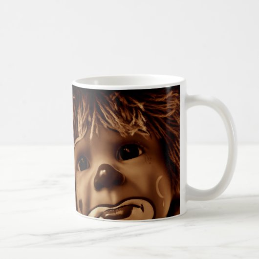 Trauriges Clown-Puppen-Gesicht Kaffeetasse (Rechts)