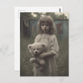 Trauriges Geisterkind im abandonierten Vintagen Zi Postkarte (Vorne/Hinten)