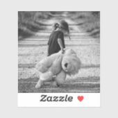 trauriges Mädchen, das mit Bär spaziert Aufkleber (Blatt)