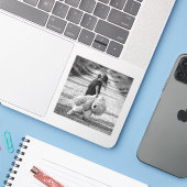 trauriges Mädchen, das mit Bär spaziert Aufkleber (Laptop mit iPhone)