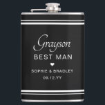 Trauzeuge Custom Personalisiert Wedding Party Flachmann<br><div class="desc">Trauzeuge Custom Personalisiert Name Wedding Party Flask zeigt den Namen des Trauzeugen mit den Namen des Brautpaares und das Hochzeitstermin mit einem kleinen Liebe Herz. Maßgeschneidert für den Trauzeuge. Designed by ©2024 Evco Studio www.zazzle.com/store/evcostudio</div>