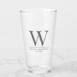Trauzeuge für die Bezeichnung eines Monogramms Glas<br><div class="desc">Geben Sie einen mit Monogramm Trauzeuge Geschenk mit grauer Typografie,  einem großen Namen Initial,  und Name und Datum.</div>