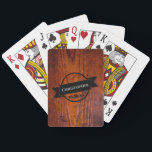 Trauzeuge Geschenk rustikale Vintage Holzkörbe Hoc Spielkarten<br><div class="desc">Machen Sie sich auf den Poker abends mit diesem schönen Foto aus Holzkörnern vorbereitet. Das Design des schwarzen Bändchenlogos erlaubt es Ihnen,  diese Karten mit Namen,  Firmennamen und Veranstaltungsdatum zu personalisieren.</div>