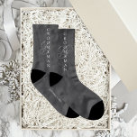 Trauzeuge Name Datum Hochzeitsocken Socken<br><div class="desc">Machen Sie Ihre eigenen Socken. Personalisieren Sie dieses Design mit Ihrem eigenen Text. Sie können dieses Design weiter anpassen,  indem Sie den Link "Weitere Anpassung" auswählen,  falls gewünscht.</div>