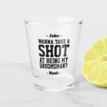 Trauzeuge Vorschlag Sonnige Hochzeit Drink Idee Schnapsglas<br><div class="desc">Lassen Sie sich die Hochzeitsfeier stilvoll mit einem lustigen personalisierten Trauzeuge-Angebot Shot Glass starten. Das Design enthält moderne Schrifttypen und eine anpassbare Anfrage mit dem Text "Werdet ihr einen Schuss machen, mein Trauzeuge zu sein?" Der gesamte Text ist einfach anzupassen oder zu löschen. Diese einzigartige und originelle Brille macht aus...</div>