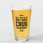 Trauzeuge Vorschlag Umarmung akzeptieren Funny Fav Glas<br><div class="desc">Holen Sie sich die Hochzeitsfeier stilvoll mit einem lustigen personalisierten Trauzeuge Angebot Bier Glas. Das Design verfügt über stilvolle moderne Typografen-Namen und eine anpassbare Anfrage lesen "Werden Sie mein Trauzeuge? Umarmen, um zu akzeptieren". Der gesamte Text ist einfach anzupassen oder zu löschen. Diese einzigartige und originelle Biergläser machen aus eleganten...</div>