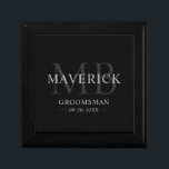 Trauzeugen gibt Monogram-Gastgeschenke Hochzeiten- Erinnerungskiste<br><div class="desc">Diese stilvolle mit Monogramm Trauzeuge-Geschenkboxen enthält die Namen, Initialen, Titel und Datum der Trauzeugen in einer trendigen, grau-minimalistischen Typografie. Fügen Sie einfach die Namen der Trauzeugen, deren Initialen, Titel und Datum in den Personalize-Bereich ein, um Ihre eigenen Gastgeschenke Hochzeiten zu erstellen. Obwohl hier als Trauzeuge Geschenkboxen, leicht anpassen Sie den...</div>