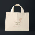 Trauzeugin Art Nouveau Blush Pink Butterfly Mini Stoffbeutel<br><div class="desc">Rosa Vintage Jugendstil-Schmetterling "Trauzeugin" Geschenktasche. Eine Geschenktüte kann eine schöne Möglichkeit sein, Ihrer Trauzeugin für ihre Liebe und Unterstützung an Ihrem besonderen Tag zu danken. Die Trauzeugin Tote Tasche eignet sich hervorragend für Geschenke wie personalisierte Spiegelkonfektionen, Mini-Champagner-Flaschen, angesagte Flaschen und Satin-Roben. Ideal für so viele Hochzeitsfeiern... eine durchdachte Geschenktasche für...</div>