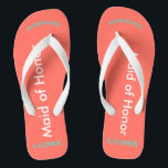 Trauzeugin Badesandalen<br><div class="desc">Helle Strandkoralle mit Trauzeugin in weißem Text und Name und Datum der Hochzeit in türkisblau geschrieben. Hübsches Strandziel Flip Flops als Teil der Hochzeitsfeier Gefallen. Originale Entwürfe von TamiraZDesign.</div>