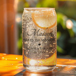 Trauzeugin Custom Personalisiert Wedding Party Dosenglas<br><div class="desc">Trauzeugin Custom Personalisiert Name Wedding Party Can Glass zeigt Ihren Trauzeugin-Namen mit den Namen des Brautpaares und Hochzeitstag mit einem kleinen Liebe Herz. Maßgeschneidert für Ihre Brautmädchen. Das ist ein fabelhaftes Brautjungmittel oder eine Gastgeschenk Hochzeit. Designed by ©2024 Evco Studio www.zazzle.com/store/evcostudio</div>