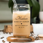 Trauzeugin Custom Personalisiert Wedding Party Dosenglas<br><div class="desc">Trauzeugin Custom Personalisiert Name Wedding Party Can Glass zeigt Ihren Trauzeugin-Namen mit den Namen des Brautpaares und Hochzeitstag mit einem kleinen Liebe Herz. Maßgeschneidert für Ihre Brautmädchen. Das ist ein fabelhaftes Brautjungmittel oder eine Gastgeschenk Hochzeit. Designed by ©2024 Evco Studio www.zazzle.com/store/evcostudio</div>