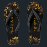 Trauzeugin Emerald Green & Gold Foliage Badesandalen<br><div class="desc">Diese wunderschönen smaragdgrünen und goldgrün blättrigen Trauzeuginnen-Flip-Flops sind mit goldenem Blattmuster und moderner Typografie auf zeitlos dunkelgrünem Hintergrund ausgestattet. Es ist ein schönes Geschenk für Ihr Brautparty. Anzeigen der Auflistung auf dieser Seite, um passende Elemente zu finden. Staffel es mit deinen Informationen anpassen. Wenn Sie gewollt haben, um den Stil,...</div>