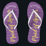 Trauzeugin Gelb und Lila Badesandalen<br><div class="desc">Golden Yellow White Stripes Pattern - Ändern Sie die Farbe, indem Sie auf Anpassen klicken. Und sagen Sie alles, was Sie gewollt haben. Machen Sie diese eine Art Flip Flops, die Ihre Nachricht auf ihnen haben. Sei das Gerede vom Strand! Personalisiert mit Ihrem Namen oder was auch immer und Titel...</div>