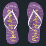 Trauzeugin Gelb und Lila Badesandalen<br><div class="desc">Golden Yellow White Stripes Pattern - Ändern Sie die Farbe, indem Sie auf Anpassen klicken. Und sagen Sie alles, was Sie gewollt haben. Machen Sie diese eine Art Flip Flops, die Ihre Nachricht auf ihnen haben. Sei das Gerede vom Strand! Personalisiert mit Ihrem Namen oder was auch immer und Titel...</div>