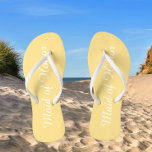 Trauzeugin Trendbuttertasse Gelbe Farbe Badesandalen<br><div class="desc">Gönnen Sie Ihren Hochzeitsjungfrauen diese stilvollen Flip-Flops aus Trauzeugin,  die eine trendige,  schmettergelbe Farbe mit weißem,  stilisiertem Drehbuch haben,  um Ihr ähnliches Hochzeitsfarbschema zu ergänzen. Wählen Sie die Größe des Fußes zusammen mit anderen Optionen. Sie können Ihre Flip-Flops anpassen,  um die Farbe an Ihre Wünsche anzupassen.</div>