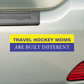 Travel Hockey Moms are Built Different Autoaufkleber (Auf Auto)