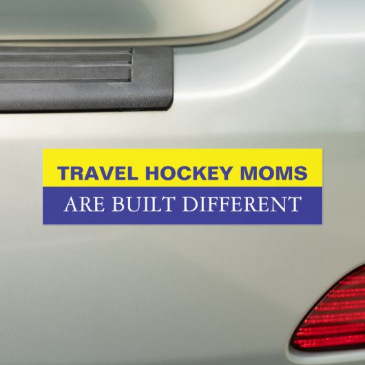 Travel Hockey Moms are Built Different Autoaufkleber (Auf Auto)
