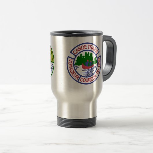 Travel Mug mit Kanu Trails Training Patches Reisebecher (VorderseiteRechts)