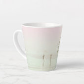 Travel Summer Surfers Beach Pink Mist Monogram Milchtasse (Linke Ecke)
