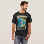 Traverse City Michigan Illustration Kunst und Kult T-Shirt (Vorne ganz)