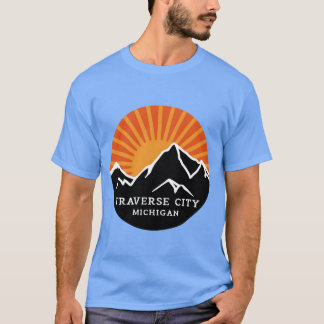 Traverse City Michigan Retro Sonnenuntergang Berge T-Shirt