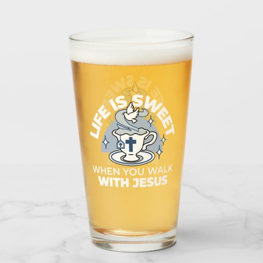 Treatment of the Faithful Living Art - Teacup with Glas (Vorne (Gefüllt))