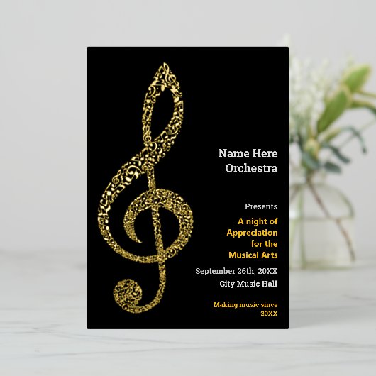 Treble clef Elegant Minimal Gold Musiknoten Text Folieneinladung (Stehend vorne)