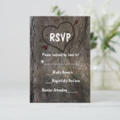Tree + Carved Heart Rustic Wedding RSVP Card Karte (Stehend Vorderseite)