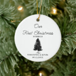 Tree First Christmas Verheiratet Mr. und Mrs. Wedd Keramik Ornament<br><div class="desc">Ein wunderschönes Weihnachtsbaumschmuck für Neuvermählte zu ihren ersten Weihnachten als verheiratetes Paar. A Herr & Mrs. Xmas Ornament für Paare,  die gerade verheiratet sind. Pärchen Weihnachtsschmuck nach Ihrem Hochzeitstag & Text. Ein ideales,  modernes und individuelles Schmuckgeschenk.</div>