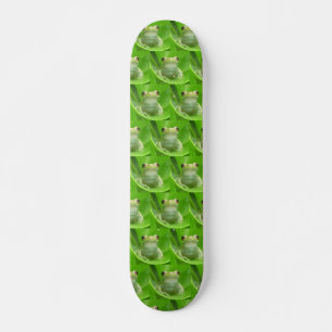 Tree Frog auf dem blutorangefarbenen Tree Leaf Ska Skateboard