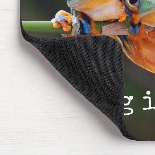 Tree Frogs Trio - Hang in There Mousepad (Ecke)