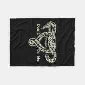 Tree on me Uterus Snake Pro Roe Feminist Fleecedecke (Vorderseite (Horizontal))